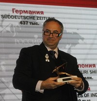    />RussiaBeyondtheHeadlines - лауреат премии &laquo;Серебряный Лучник&raquo;-США 2013 г.</strong></p>
<p><strong>Евгений Абов:</strong>&nbsp;&laquo;В России свои журналистские традиции, во многом не совпадающие с
теми, что существуют в западной прессе, и в то же время отличные от азиатских.
Отчасти из-за этого материалы российских печатных СМИ редко воспроизводятся в
западной прессе. Как говорят профессионалы, 