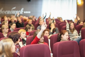   /></p>
<p>По мнению жюри, лучшими
коммуникационными проектами 2013 года стали: </p>
<p>1. Номинация &laquo;Лучший проект по продвижению
идей спортивного, здорового образа жизни&raquo; - Интернет-реалити-шоу &laquo;Пробуй
спорт&raquo;, автор: Никита Кисляков, Барнаул</p>
<p>2. Номинация &laquo;Лучший проект в области
бизнес-коммуникаций&raquo; - &laquo;Чемодан Дождя&raquo;, автор: Анна Рубан, Красноярск<br />
3. Номинация &laquo;Лучший проект в области продвижения научных достижений и
инноваций&raquo; - Памятник лабораторной мыши &laquo;Мышь, вяжущая ДНК&raquo;, автор: Сергей
Лаврюшев, Новосибирск<br />
4. Номинация &laquo;Лучший проект в области социальных коммуникаций и
благотворительности&raquo; - День Енисея - новая сибирская традиция, автор: Сергей
Попов, Красноярск<br />
5. Номинация &laquo;Лучший проект в области развития и продвижения территорий&raquo; -
Чемпионат по чтению вслух &laquo;Открой рот&raquo;, автор: Наталья Лопатина, Новосибирск.</p>
<p><IMG class=