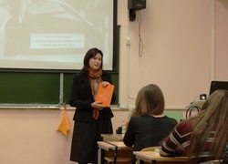    /><br /></strong></p>
<p>В начале мастер-класса перед студентами ИМЭБ выступил исполнительный директор Национальной премии в области развития общественных связей&nbsp;<strong><em>&nbsp;</em></strong>&laquo;Серебряный Лучник&raquo;&nbsp;<strong>Надежда Явдолюк. О</strong>на рассказала об особенностях организации взаимодействия дирекции Премии и студентов, в том числе, пригласила студентов стать членами студенческого жюри &nbsp;премии &laquo;Серебряный Лучник&raquo;</p>
<p>Мастер-класс на тему: &laquo;Отраслевые особенности&nbsp;PR&raquo; проводила основатель, старший партнер &laquo;PR Inc.&raquo;, руководитель рабочей группы Ассоциации компании-консультантов в области связей с общественностью (АКОС) по тендерной политике, член экспертного совета Национальной премии в области развития общественных связей &laquo;Серебряный Лучник&raquo;&nbsp;<strong><em>&nbsp;</em></strong><strong>Ольга Дашевская.</strong></p>
<p><strong><IMG class=