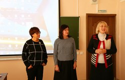    />Региональный
этап премии, организатором которого выступает агентство коммуникаций &laquo;ПРАТОН&raquo;,
не случайно начался с молодежного старта. </p>
<p>Только &laquo;Серебряный Лучник&raquo; - Самара
включает специальную номинацию &laquo;Лучший студенческий проект&raquo;, в которой молодые
специалисты по связям с общественностью могут заявить о себе, сделав первый шаг
к профессиональному признанию.&nbsp; &nbsp;</p>
<p>&nbsp;</p>
<p>&laquo;Для
талантливой молодежи это - возможность получить ценные навыки проектной
деятельности и прийти на свои первые рабочие места со строкой в портфолио,
которая будет значимой для работодателя. Опыт нашего регионального этапа сейчас
изучается организаторами Национальной премии. Надеемся, номинация &laquo;Лучший
студенческий проект&raquo; будет введена и на федеральном уровне&raquo;, - сообщила Татьяна
Мокшина, исполнительный директор &laquo;Серебряный Лучник&raquo; - Самара, генеральный
директор агентства &laquo;ПРАТОН&raquo;.</p>
<p><IMG class=