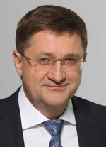    />Андрей Владиславович Трапезниковов</strong>&nbsp;окончил Московский университет им. М.В. Ломоносова - восточные языки и литература, филолог-востоковед, референт, переводчик языка урду.</p>
<p>1983-1985 гг. - Выпускающий отдела радиовещания на Индию главной редакции радиовещания на страны&nbsp;Юго-Восточной&nbsp;Азии и&nbsp;Японии Государственного комитета СССР по телевидению и&nbsp;радиовещанию.</p>
<p><strong>1985-1990 гг. - </strong>заместитель секретаря, секретарь комитета ВЛКСМ Госкомитета СССР по телевидению и&nbsp;радиовещанию.</p>
<p><strong>1990-1991 гг. - </strong>собственный корреспондент в&nbsp;отделе международной информации главной редакции информации программы &laquo;Маяк&raquo;.</p>
<p><strong>1991-1992 гг. - </strong>специальный корреспондент Всесоюзной Государственной телерадиовещательной компании.</p>
<p><strong>1992-1993 гг. -&nbsp;</strong>Специальный корреспондент отдела международной информации радиостудии &laquo;Маяк&raquo;.</p>
<p><strong>1993- 1995 гг. - </strong>редактор, заместитель главного редактора в Информационном агентстве &laquo;ИМА-пресс-АП&raquo;.</p>
<p><strong>1995-1996 гг. -&nbsp;</strong>советник в&nbsp;Аппарате Правительства Российской Федерации.</p>
<p><strong>1996 г. -&nbsp;</strong>пресс-секретарь Фонда Гражданское Общество.</p>
<p><strong>1996-1997 гг. - </strong>помощник Руководителя Администрации Президента Российской Федерации.</p>
<p><strong>1997-1998 гг. - </strong>помощник первого заместителя Председателя Правительства Российской Федерации.</p>
<p><strong>1998-2001 - </strong>главный эксперт дирекции по организации управленческой деятельности, Начальник Департамента общественных связей ОАО РАО &laquo;ЕЭС России&raquo;.</p>
<p><strong>С 2001 г. - </strong>член Правления ОАО РАО &laquo;ЕЭС России&raquo;.</p>
<p><strong>C 2004 г. -</strong> член Правления, полномочный представитель по взаимодействию со СМИ ОАО РАО &laquo;ЕЭС России&raquo;.</p>
<p><strong>С 2008 г. - </strong>корпоративный директор, член Правления ГК &laquo;Роснанотех&raquo;.</p>
<p><strong>С 2014 г. -&nbsp;</strong>директор по внешним коммуникациям ОАО &laquo;РОСНАНО&raquo;. Член Правления ОАО &laquo;РОСНАНО&raquo; (затем - заместитель Председателя Правления по внешним коммуникациям ООО &laquo;УК &laquo;РОСНАНО&raquo;).&nbsp;Член Правления Фонда инфраструктурных и&nbsp;образовательных программ.</p>
<hr />
<p><em><strong>Национальная премия в области развития общественных связей &laquo;Серебряный Лучник&raquo;&nbsp;</strong></em><em>учреждена в 1997 году Торгово-промышленной палатой РФ, Российским Союзом журналистов и Российской Ассоциацией по связям с общественностью. Имеет развитую систему региональных и зарубежных конкурсов, включая &laquo;Серебряный Лучник&raquo; - США и &laquo;Серебряный Лучник&raquo;-Чехия .</em></p>
<p>Генеральный информационный партнер -&nbsp;<strong>ТАСС</strong></p>
<p>Ассоциация-учредитель:&nbsp;<strong>РАСО</strong></p>
<p>При участии:&nbsp;<strong>Ассоциации менеджеров,&nbsp;АКОС, АКАР, IABC, РАОС, РАМУ, РАЭК, АКМР</strong></p>
<p>Партнер номинации &laquo;Технологии будущего&raquo; -&nbsp;<strong>АО РВК</strong></p>
<p>Партнеры номинации &laquo;Digital коммуникации&raquo; -<strong>&nbsp;Tele2, РАЭК</strong></p>
<p><IMG class=
